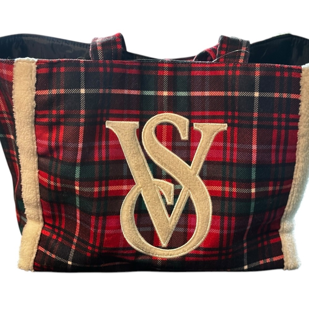 VICTORIAS SECRET PLAID TOTE 
WEEKENDER FLEECE TRIM VS MONOGRAM